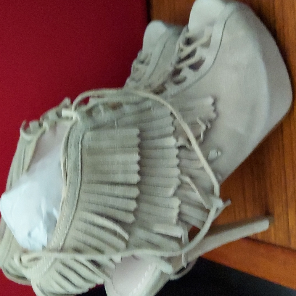 Colin Stuart heels - Picture 4 of 7
